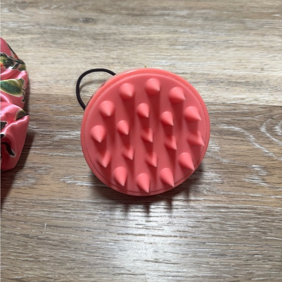 Ceremonia Scalp Masajeador & 100% Satin Scrunchie - Picture 8 of 9